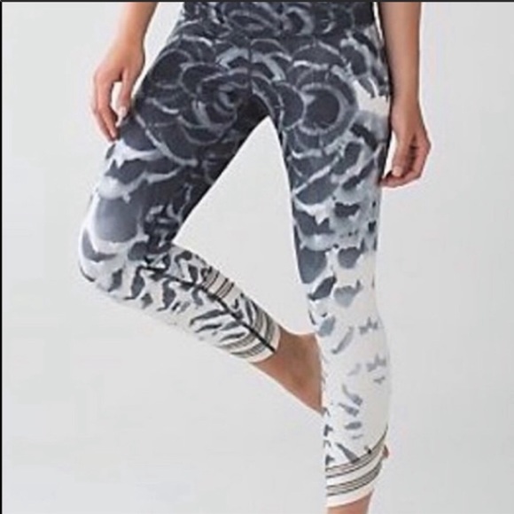 lululemon athletica Sweaters - Lululemon crops leggings